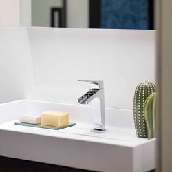 Monomando de lavabo con caño abierto salida en cascada, con caudal limitado Urban Chic