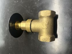 Grifo pulsador de pie de 1/2"
