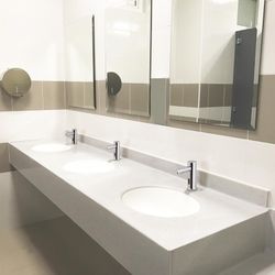 Grifo de lavabo electrónico de un agua o premezclada con transformador más baterías, cromo, modelo Soltronic