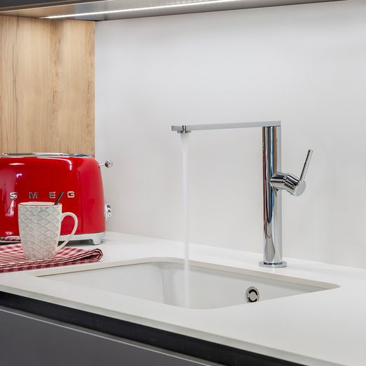 Monomando de cocina con caño alto giratorio, cromado
