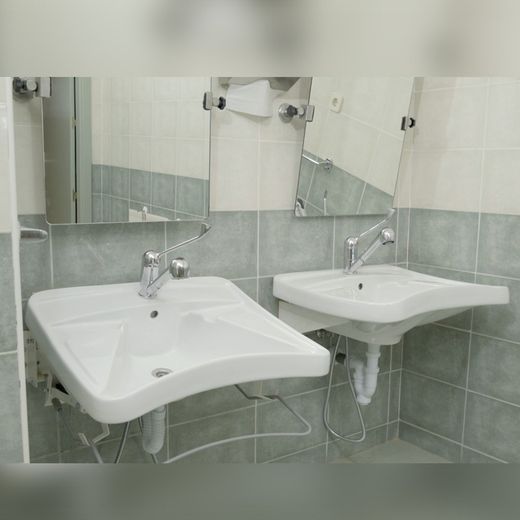 Lavabo inclinación neumática Prestosan 871 con grifo Presto Equip