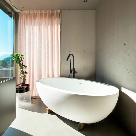 Columna monomando para bañera, modelo Tzar, negro mate